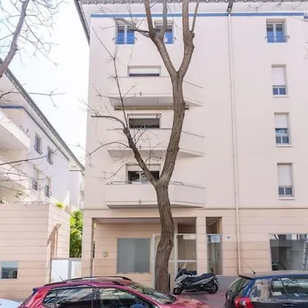 Le Calmette By Apirent #central #lumineux #calme #wifi